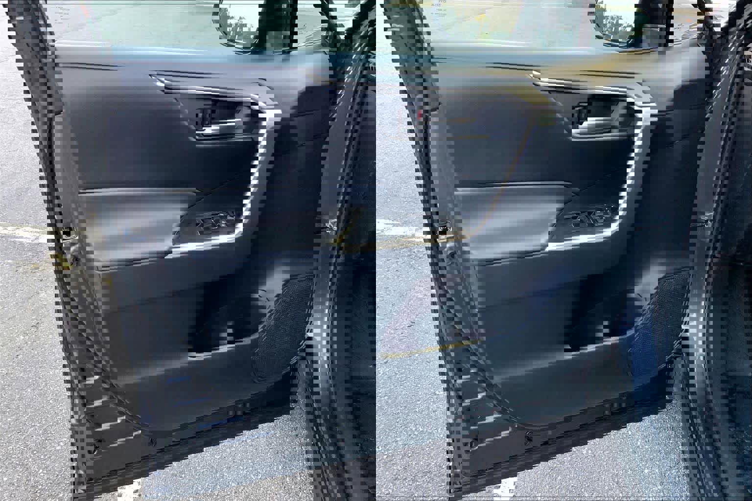 Used 2025 Toyota RAV4 XLE w/ Convenience Package image 21