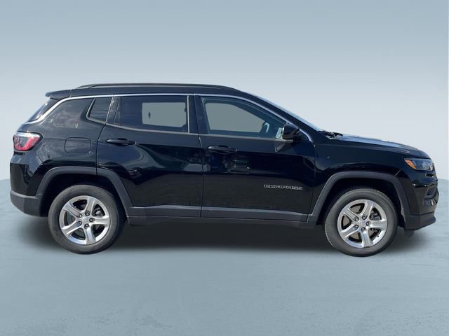 Used 2024 Jeep Compass Latitude image 9