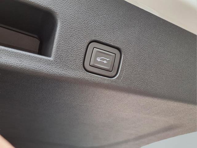 Used 2025 GMC Acadia Elevation image 24