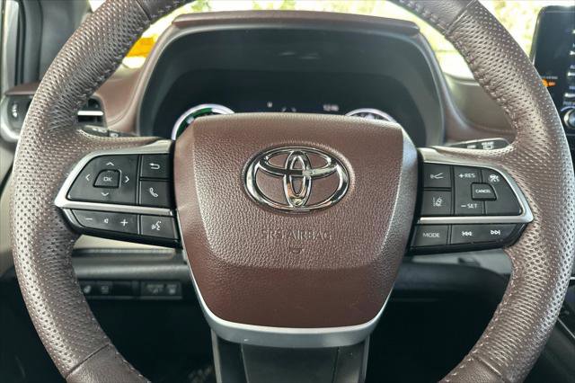 Certified 2024 Toyota Sienna Platinum image 28