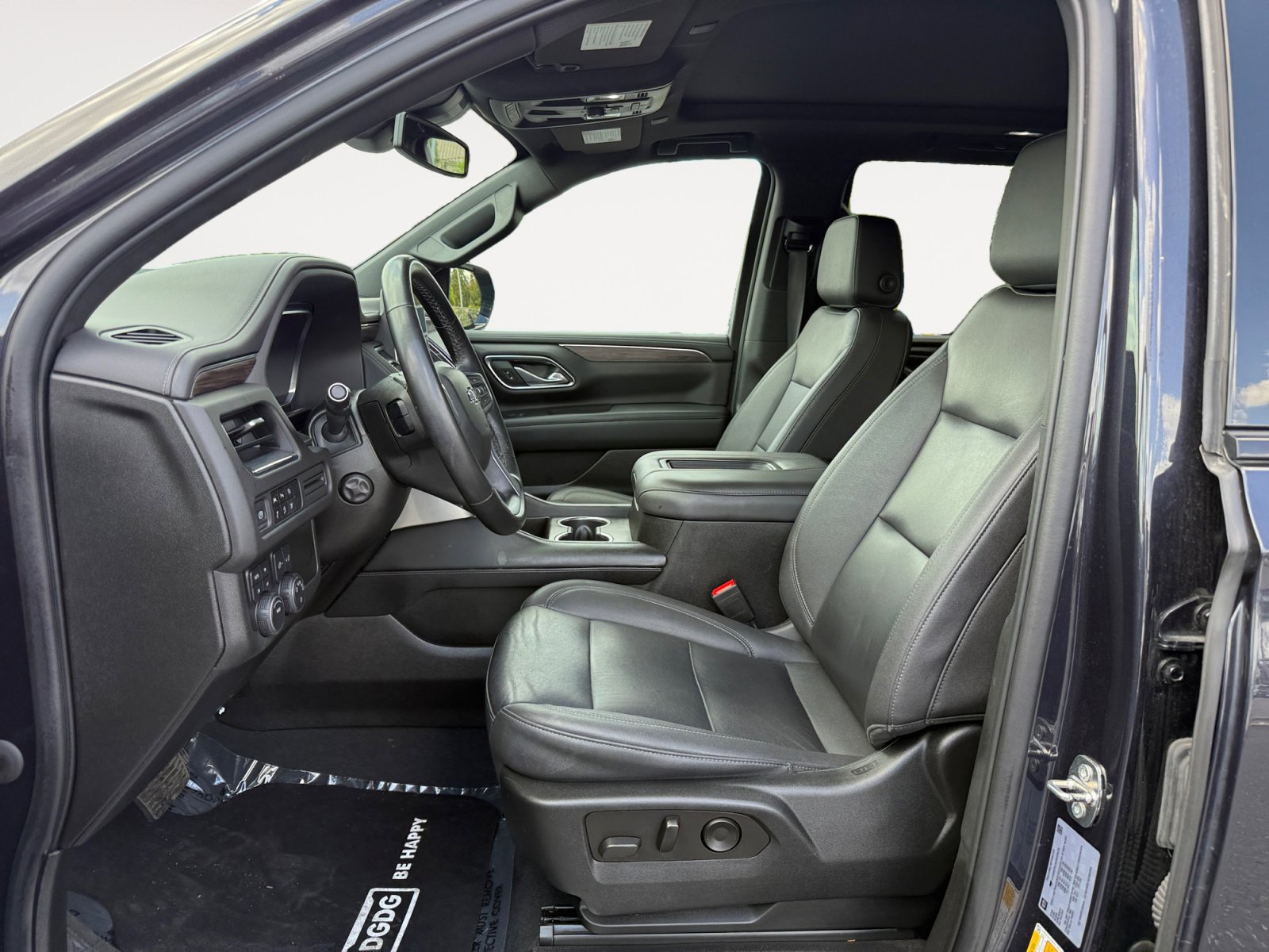 Used 2023 Chevrolet Tahoe Z71 w/ Luxury Package AWD/4WD image 10