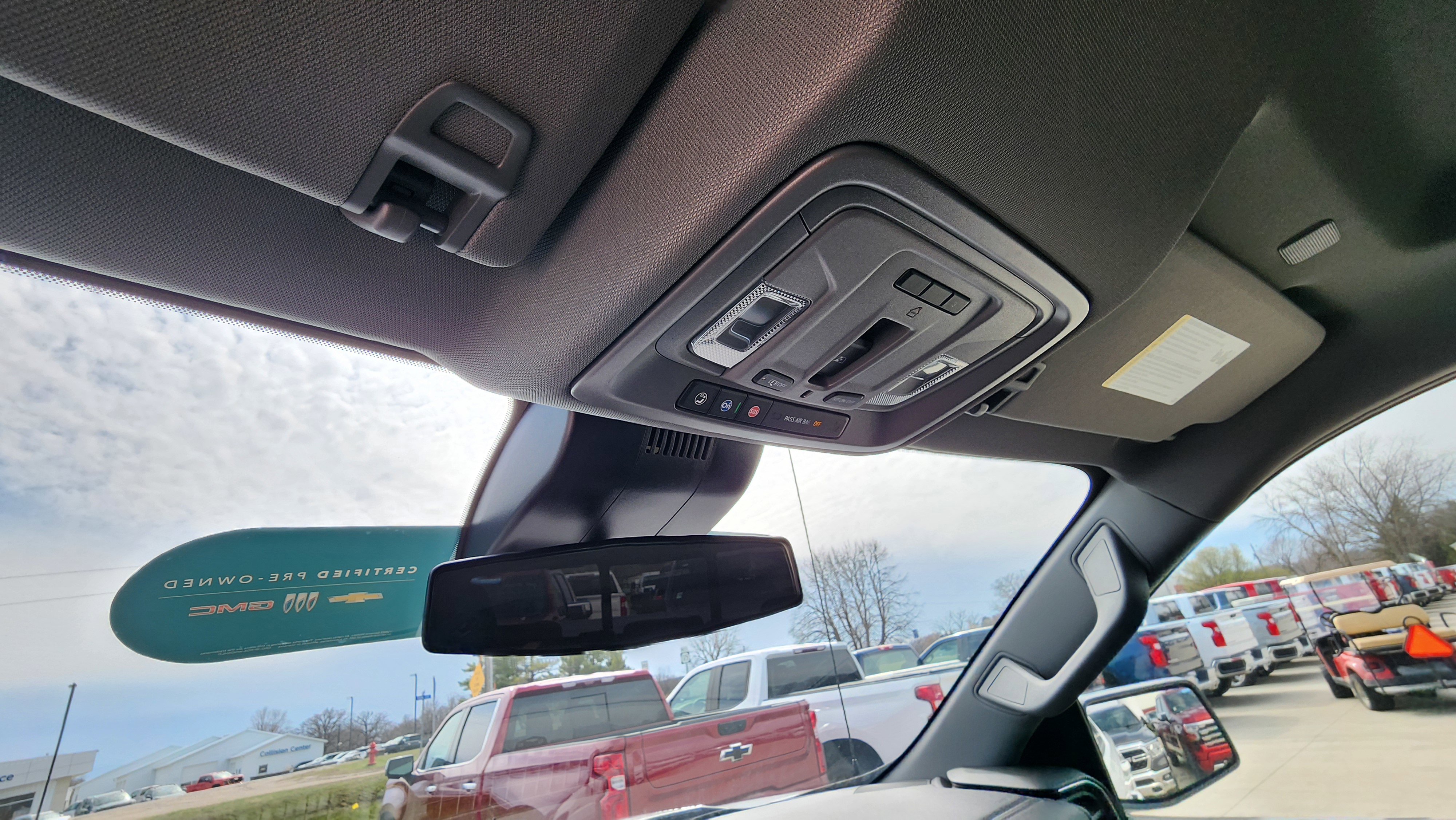 Certified 2025 Chevrolet Silverado 1500 LT AWD/4WD image 18