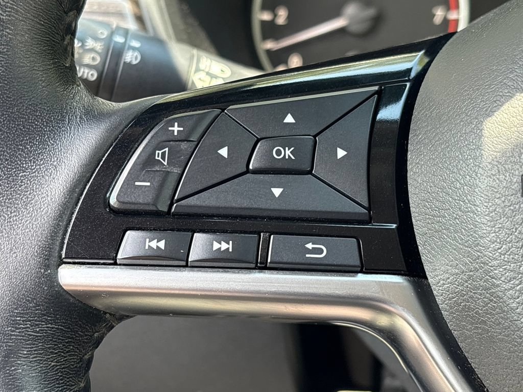 Used 2020 Nissan Altima 2.0 Platinum FWD image 11