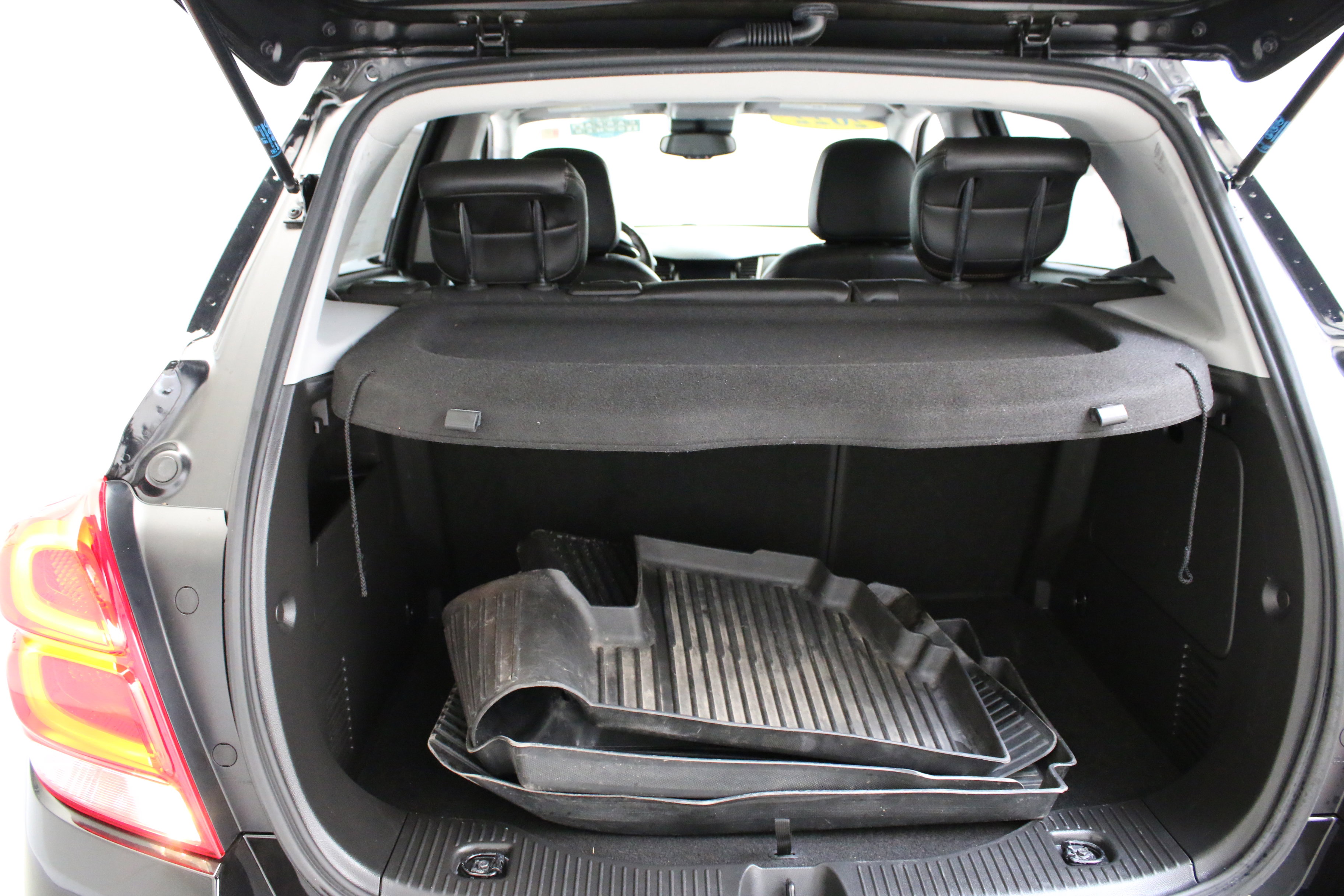 Used 2022 Chevrolet Trax LT w/ Midnight Edition image 27