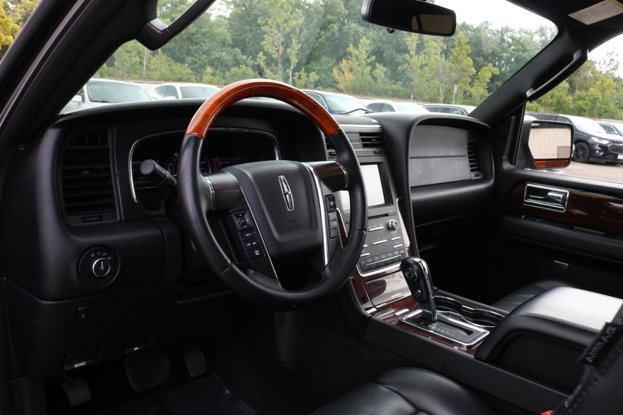 Used 2017 Lincoln Navigator Select AWD/4WD image 23