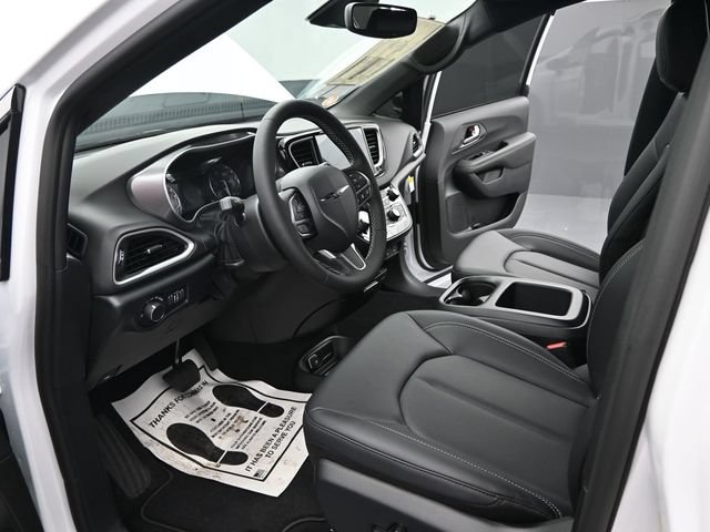 New 2025 Chrysler Voyager LX FWD image 9