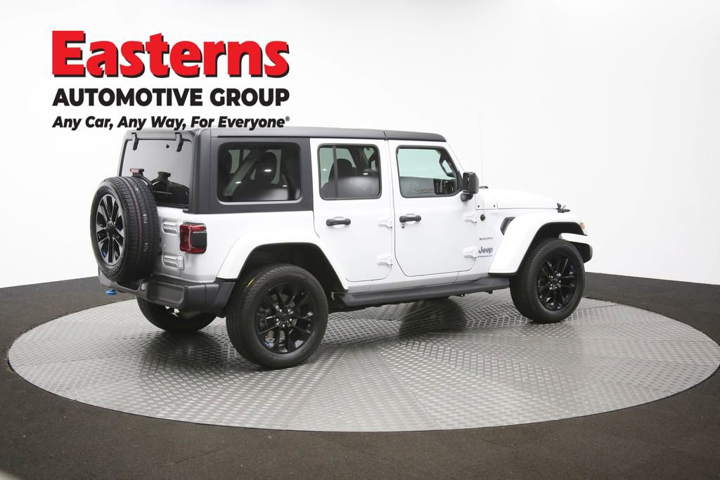Used 2023 Jeep Wrangler Unlimited Sahara AWD/4WD image 46