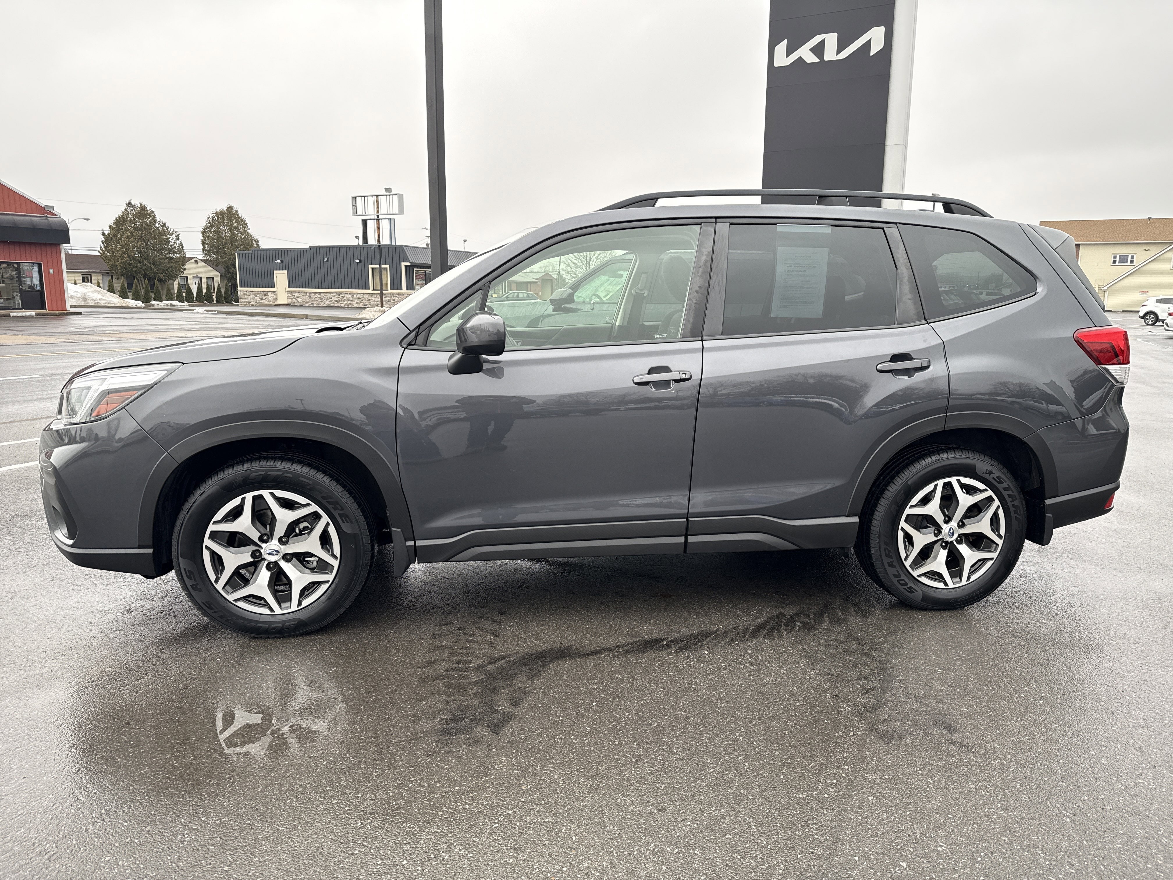 Used 2021 Subaru Forester Premium image 7