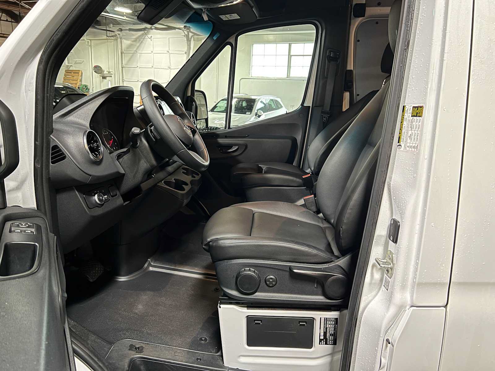 Used 2025 Mercedes-Benz Sprinter 2500 image 23