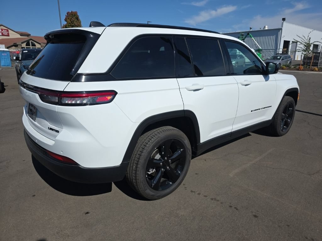 Used 2025 Jeep Grand Cherokee Limited w/ Luxury Tech Group II AWD/4WD image 5