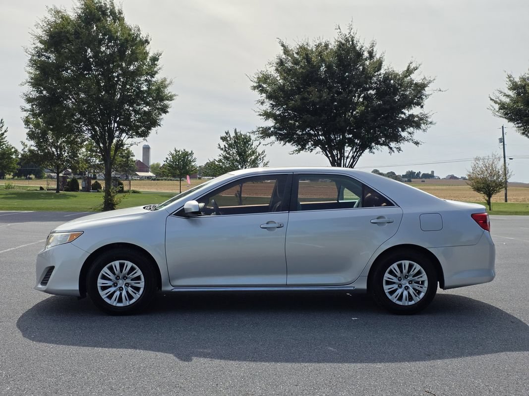 Used 2014 Toyota Camry LE FWD image 5