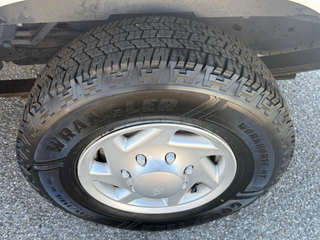 Used 2012 Ford E-250 and Econoline 250 w/ Premium Van Group image 54