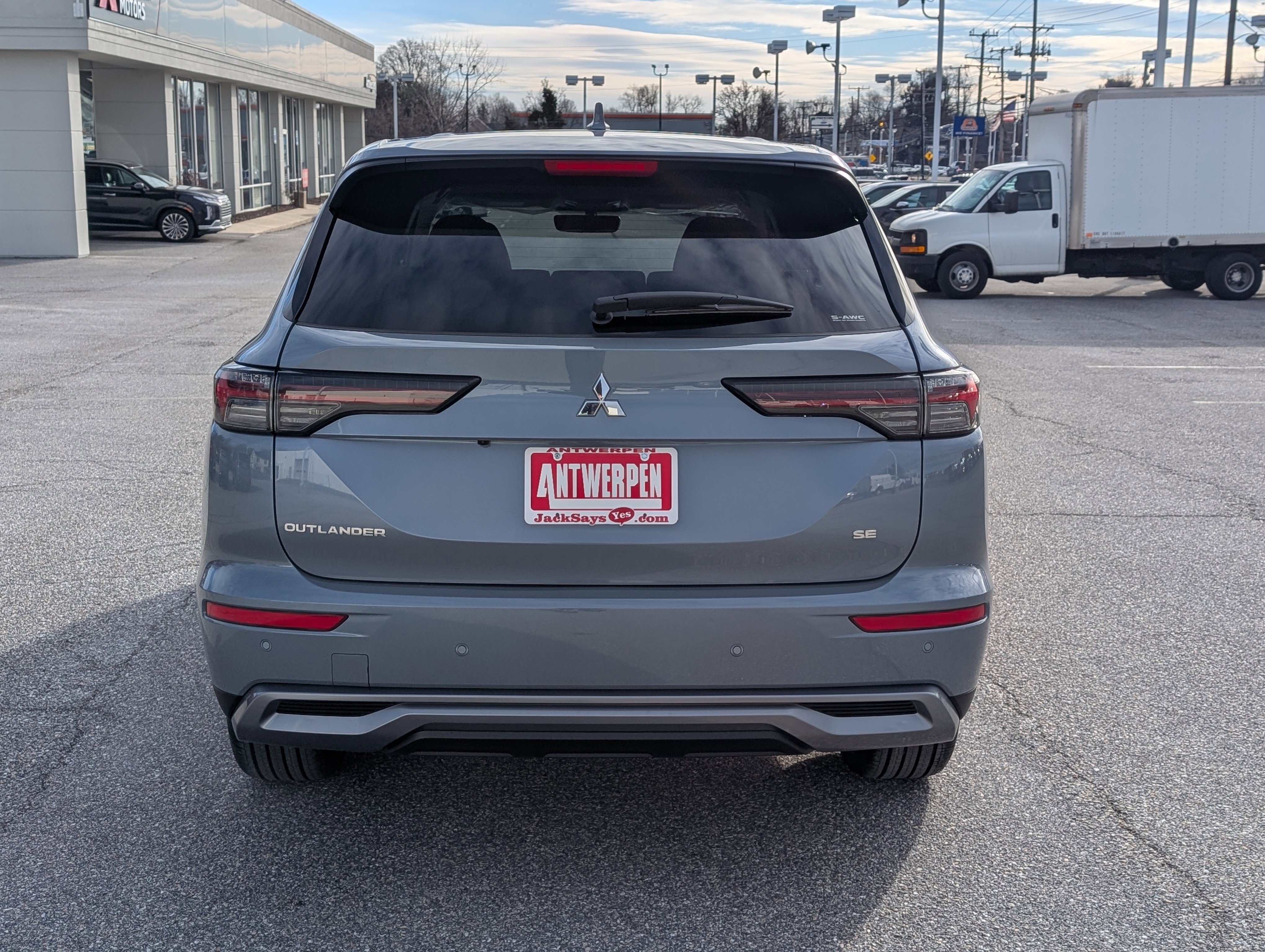 New 2026 Mitsubishi Outlander SE image 4