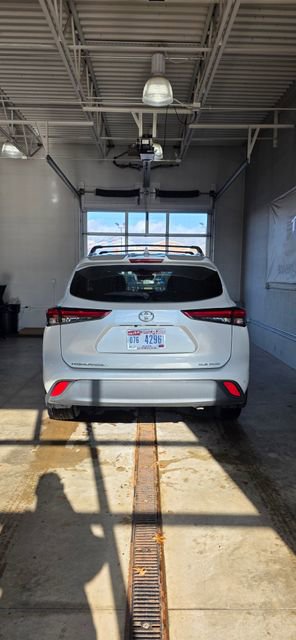 Used 2022 Toyota Highlander XLE image 4