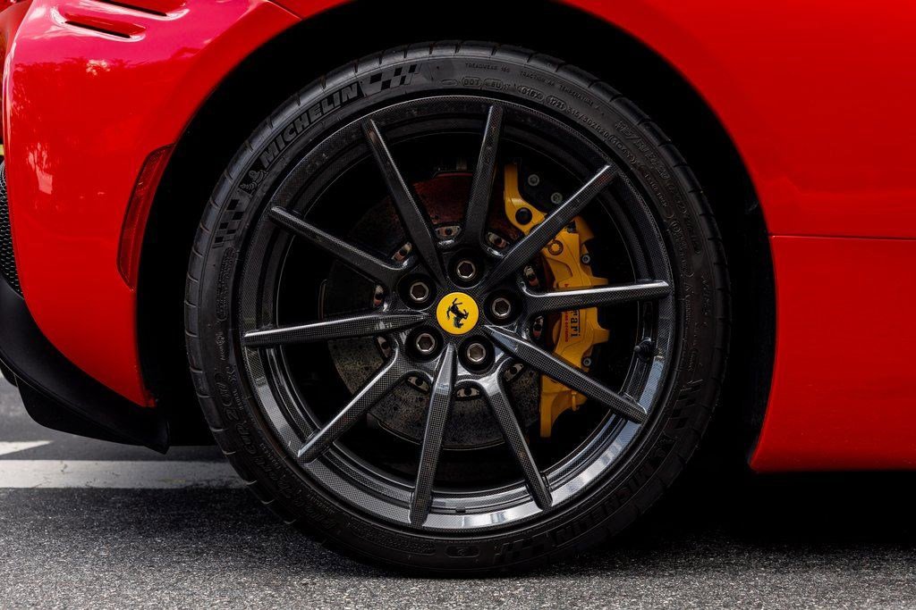Used 2022 Ferrari SF90 Spider image 19