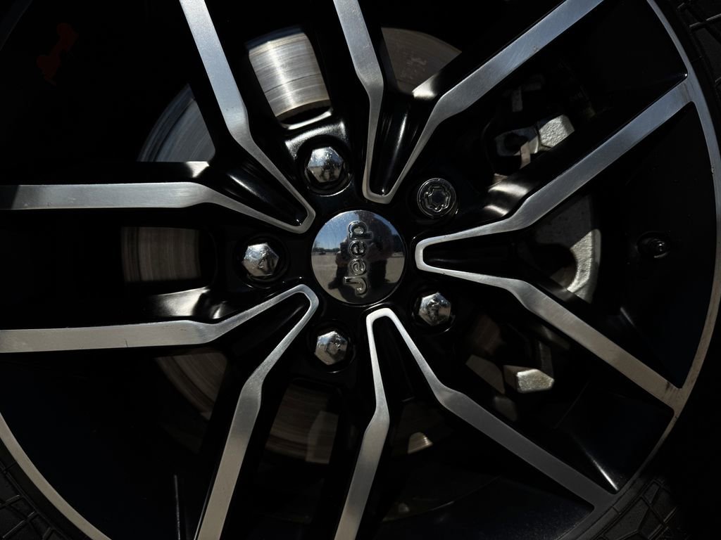 Used 2021 Jeep Grand Cherokee Trailhawk image 9