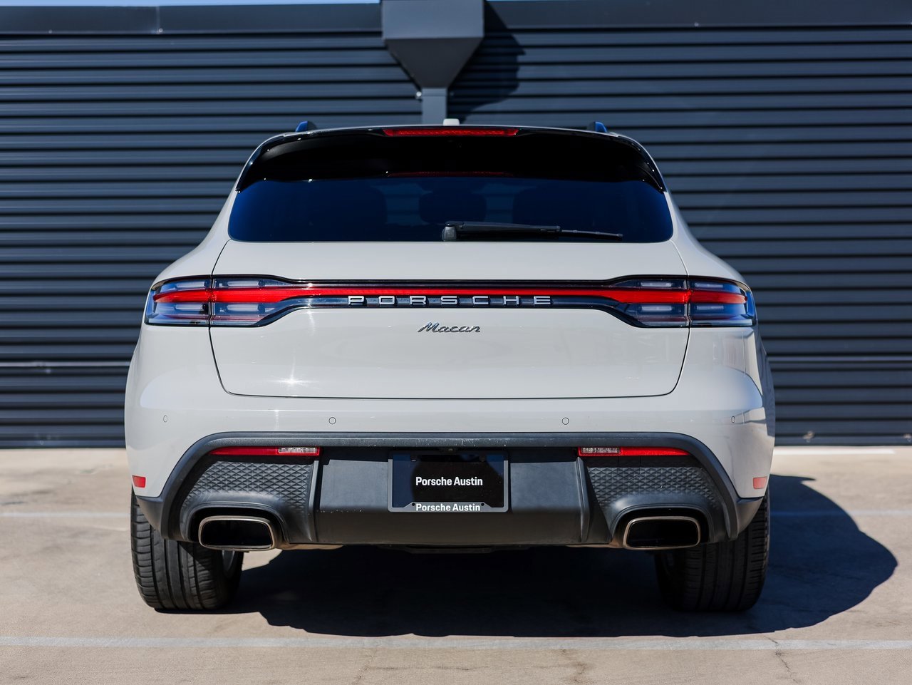 Certified 2022 Porsche Macan image 6
