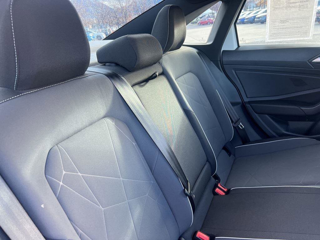 Used 2025 Volkswagen Jetta Sport image 28