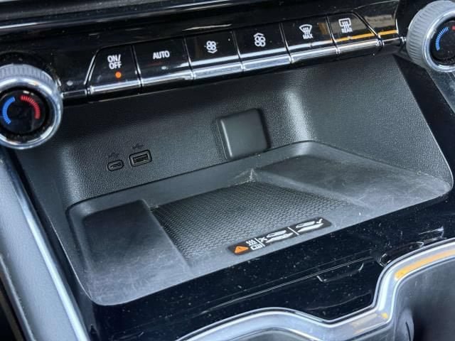 Used 2024 Chevrolet Traverse LT w/ Trailering Package FWD image 30