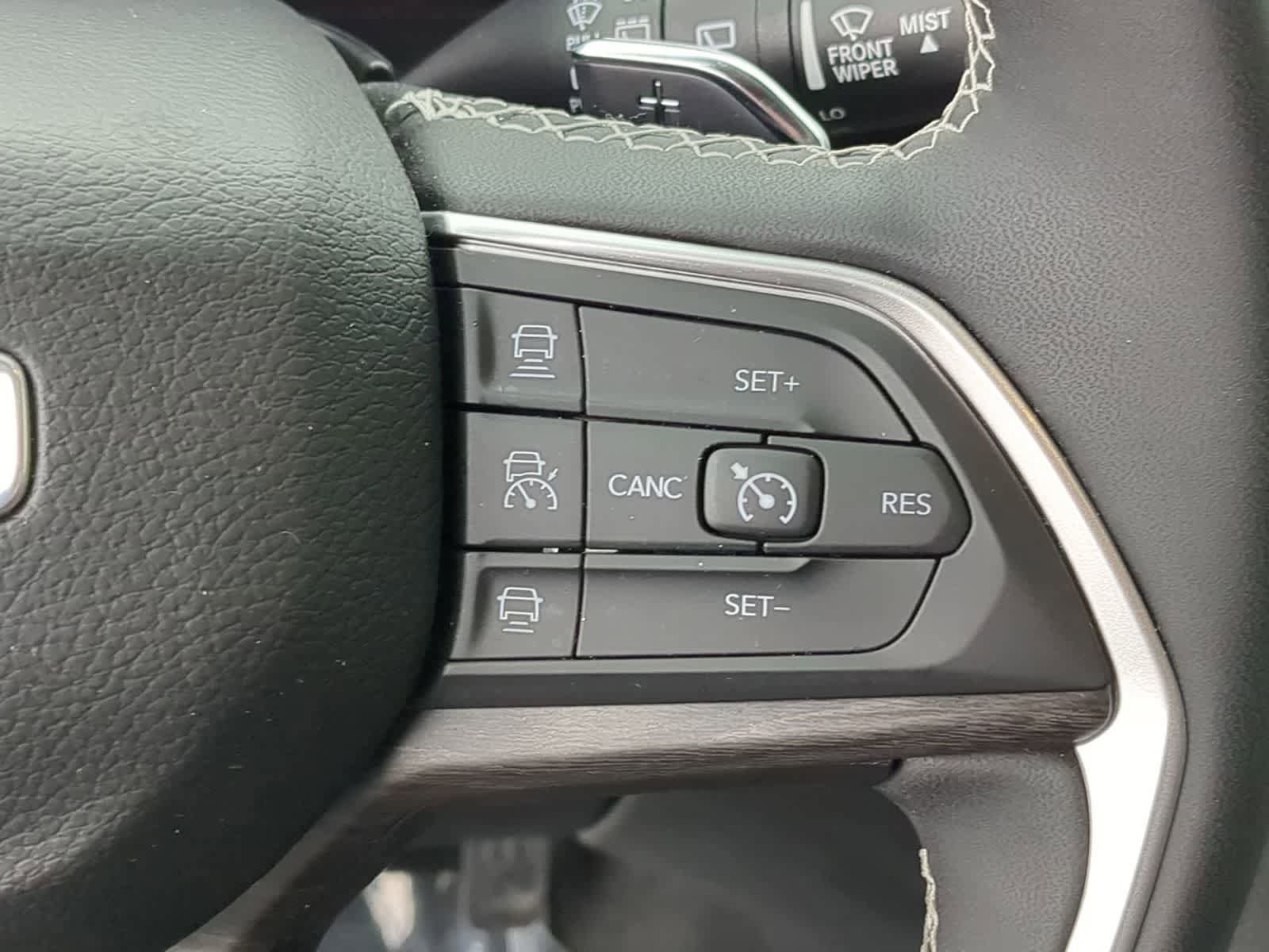 Certified 2024 Jeep Grand Cherokee Limited w/ Black Appearance Package image 24