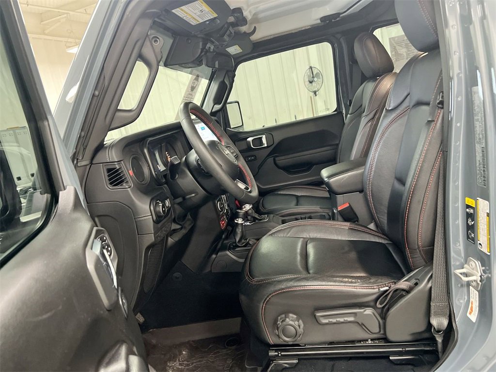 Used 2024 Jeep Wrangler Unlimited Rubicon w/ XTREMEE 35" Tire Package image 18