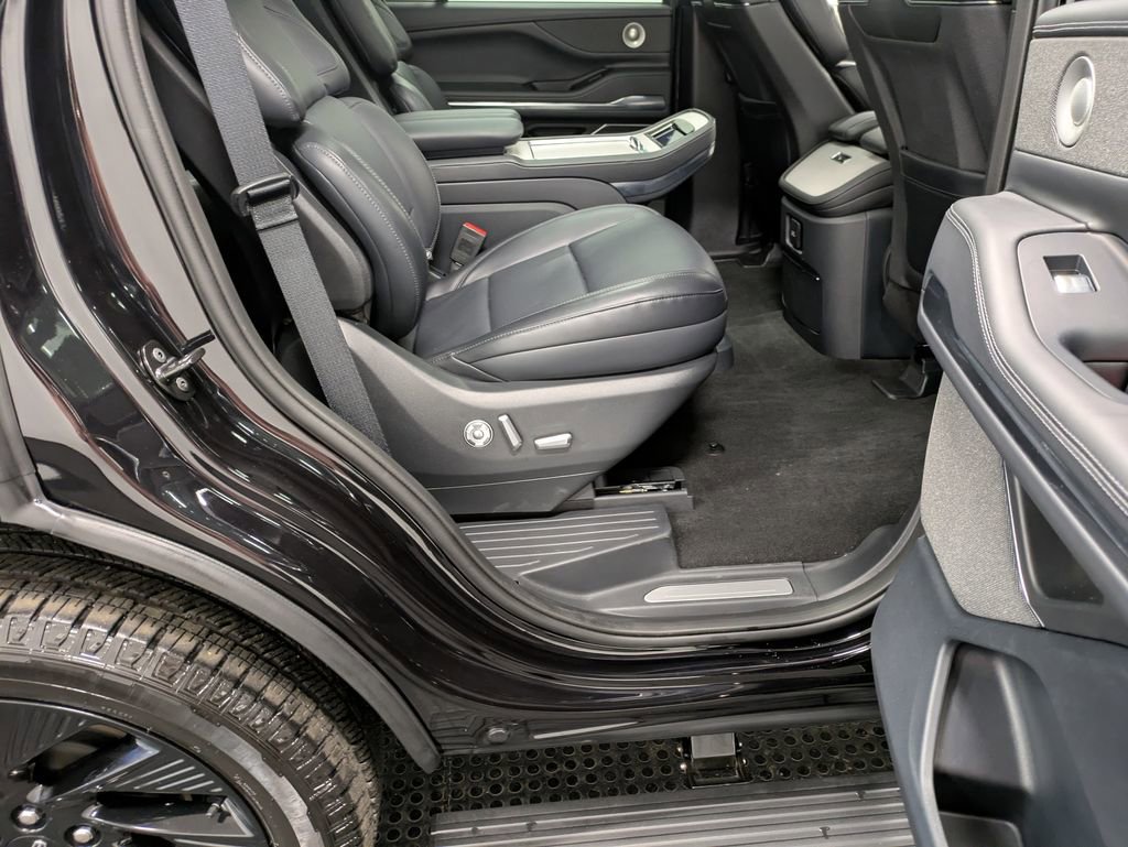 Used 2025 Lincoln Navigator Reserve w/ Jet Appearance Package image 27