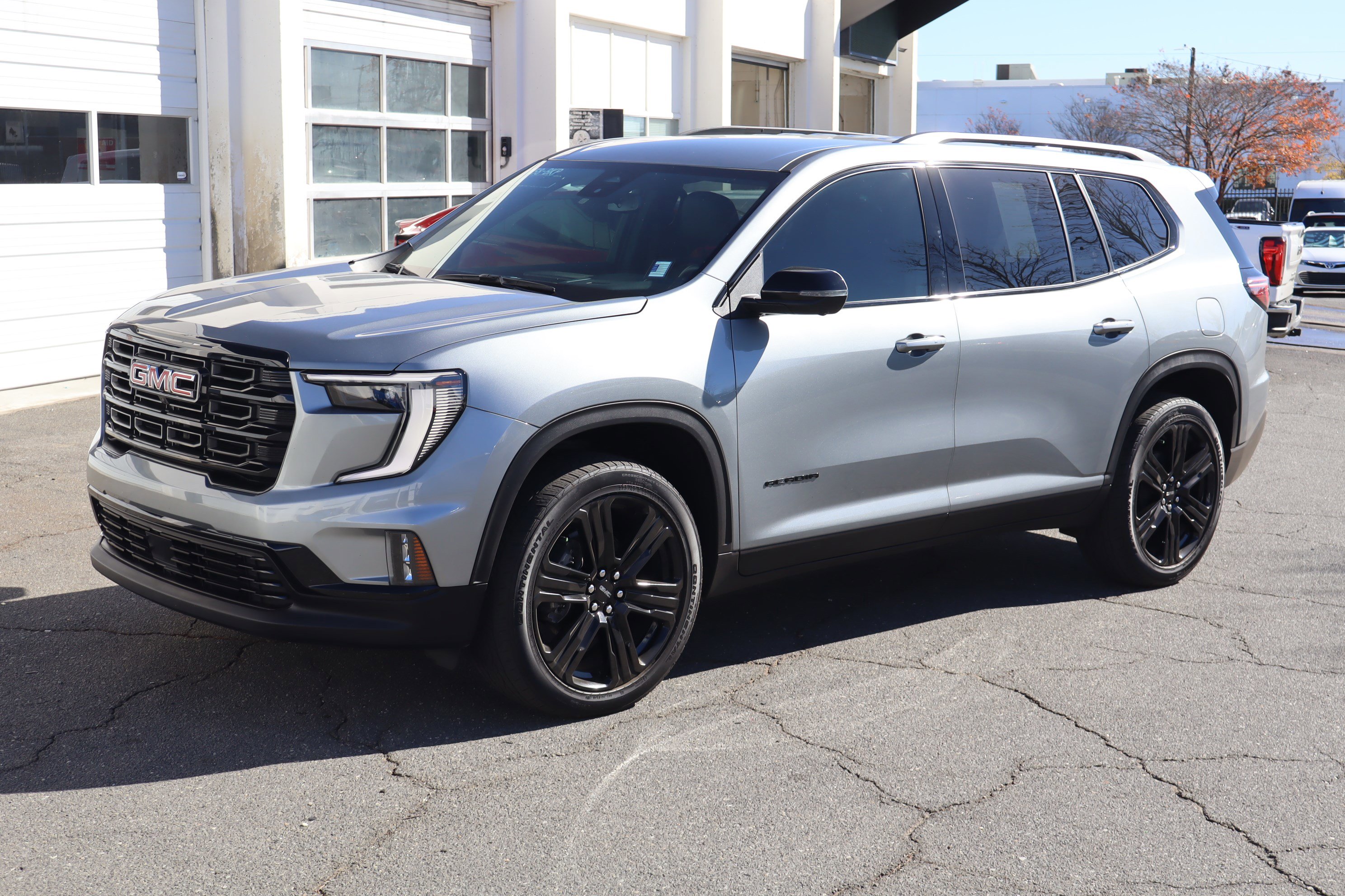 Used 2024 GMC Acadia Elevation w/ Black Edition image 5