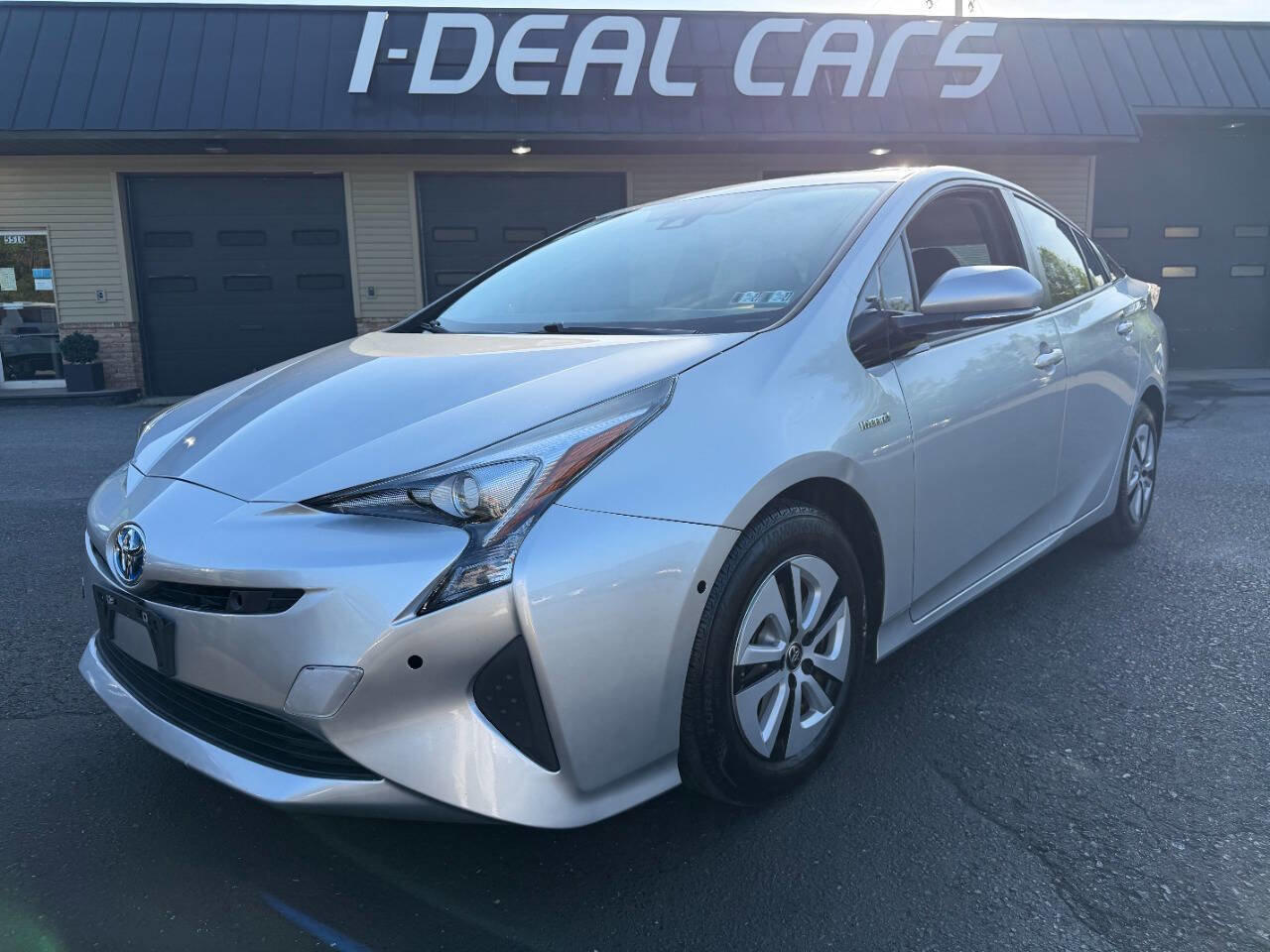 Used 2016 Toyota Prius Four w/ Advanced Technology Package