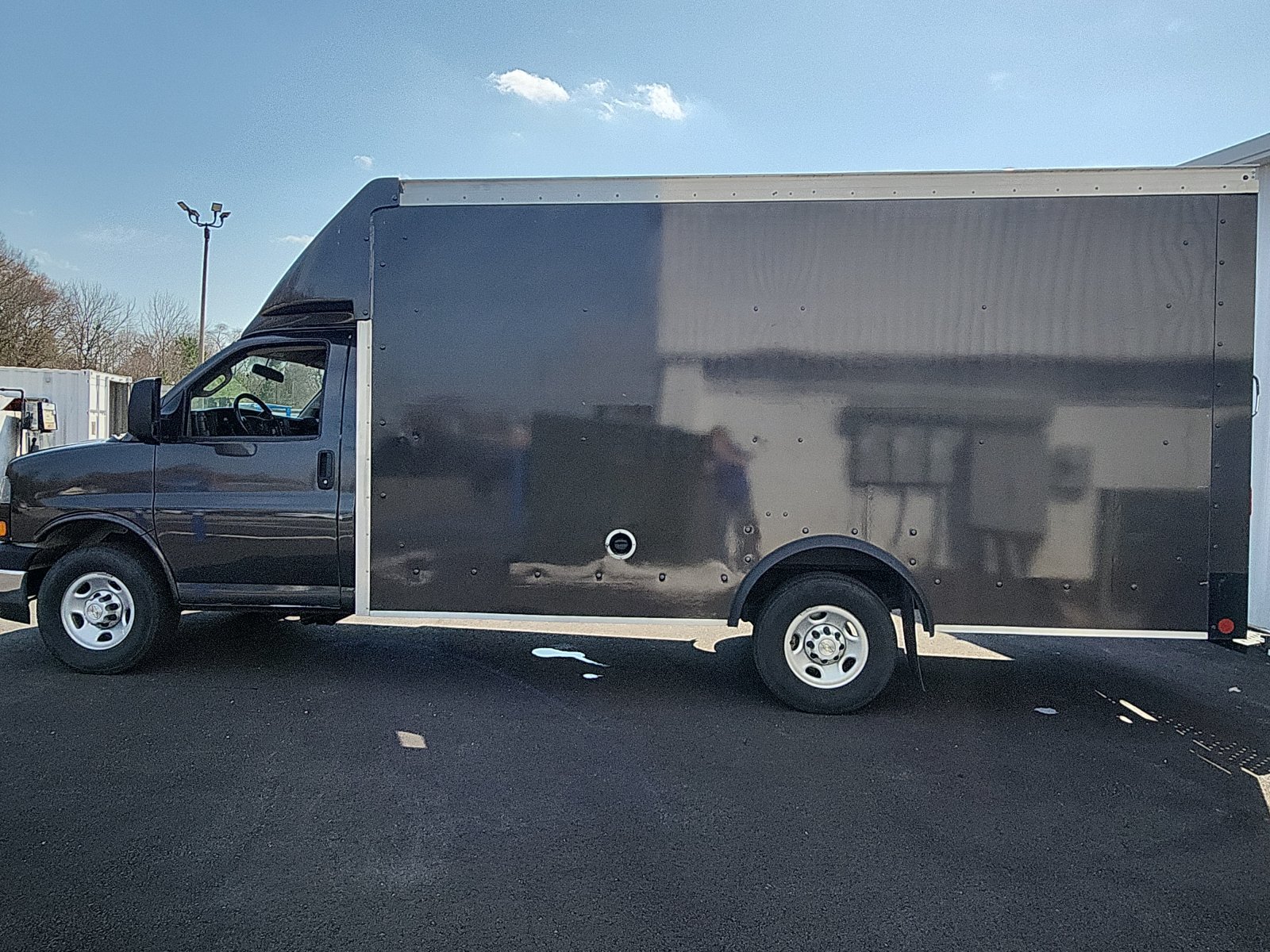 Used 2022 Chevrolet Express 3500 w/ Power Convenience Package RWD image 2
