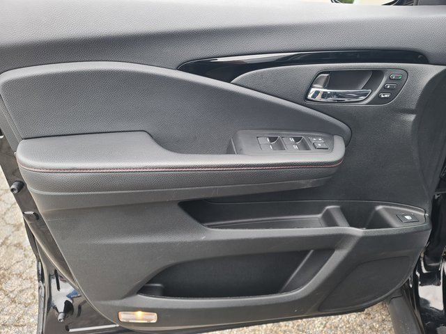 Used 2024 Honda Ridgeline Black Edition image 9