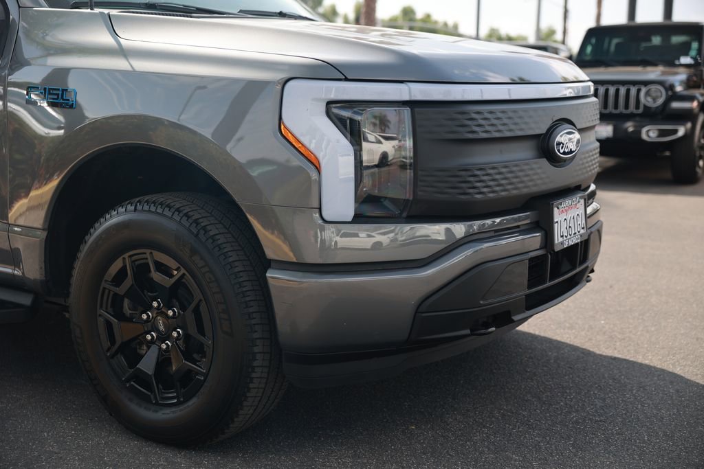 Used 2025 Ford F150 Lightning XLT AWD/4WD image 7