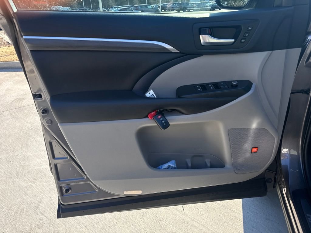 Used 2019 Toyota Highlander Limited image 14