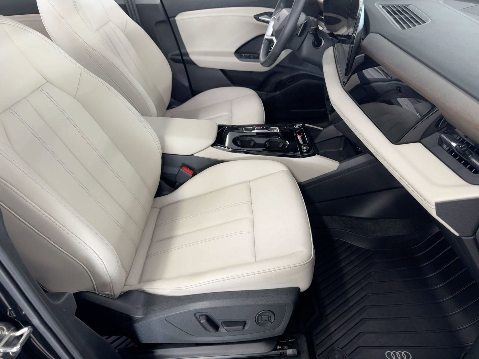 Used 2025 Audi Q6 e-tron Premium w/ Convenience Package image 30