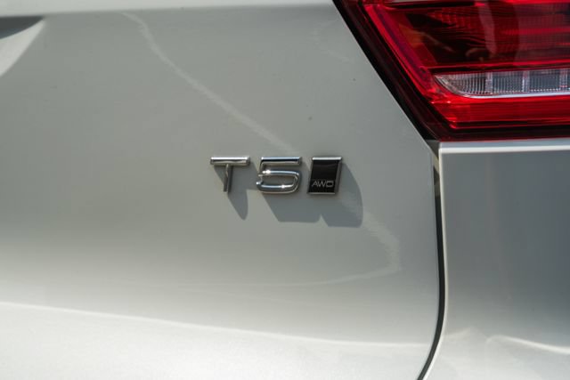 Used 2021 Volvo XC40 T5 Momentum w/ Premium Package AWD/4WD image 8