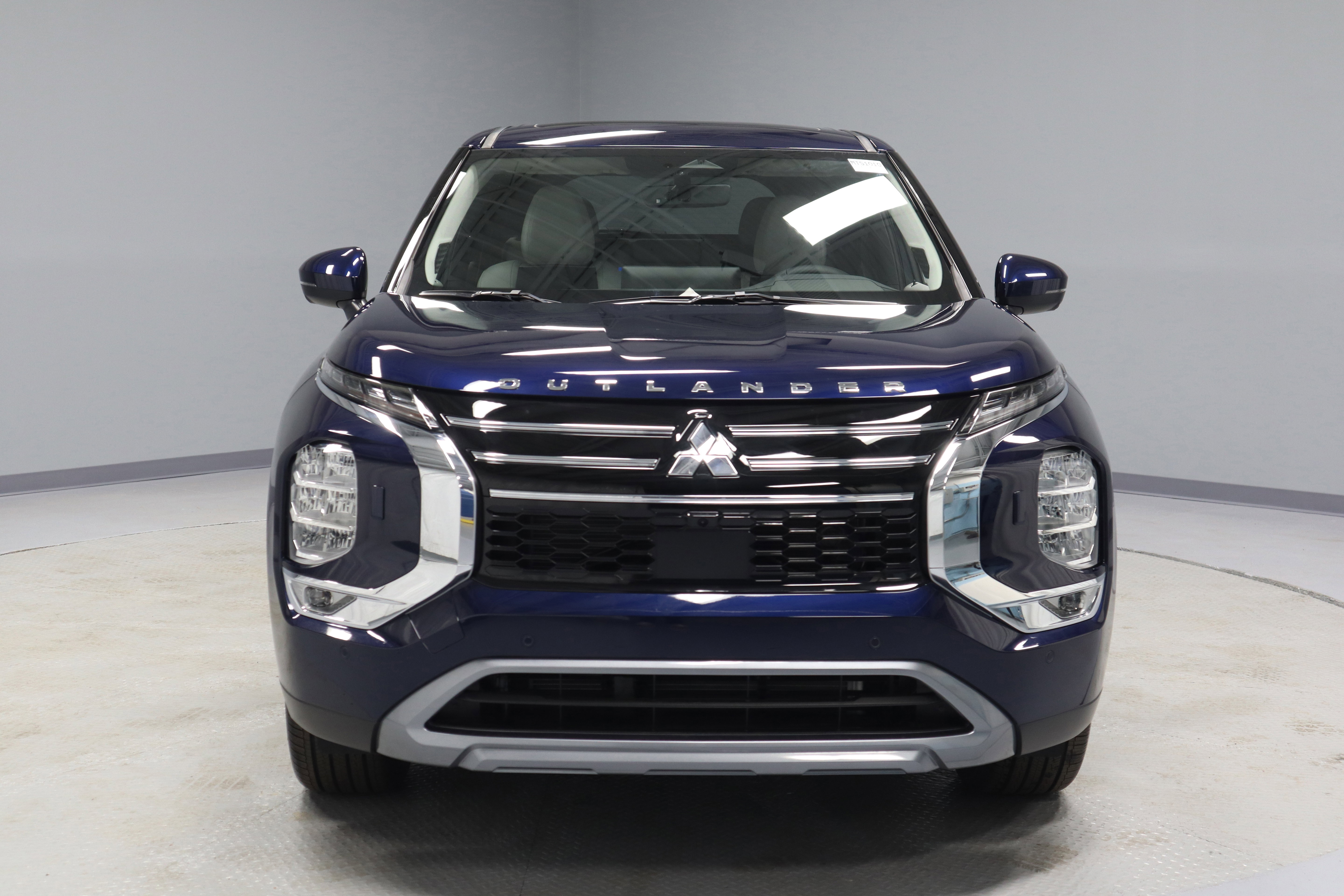 New 2025 Mitsubishi Outlander SE image 3