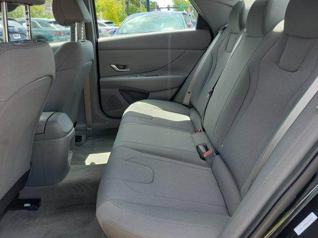 Certified 2025 Hyundai Elantra SE FWD image 7