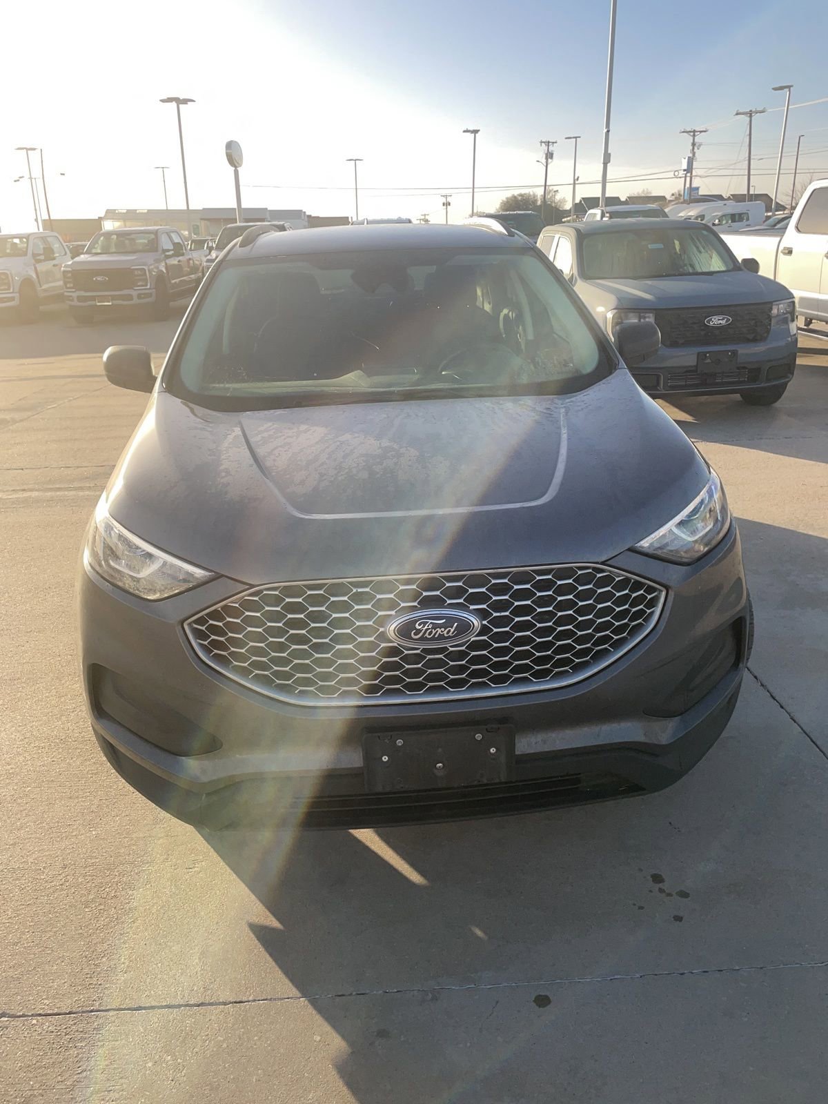 Used 2024 Ford Edge SE image 2