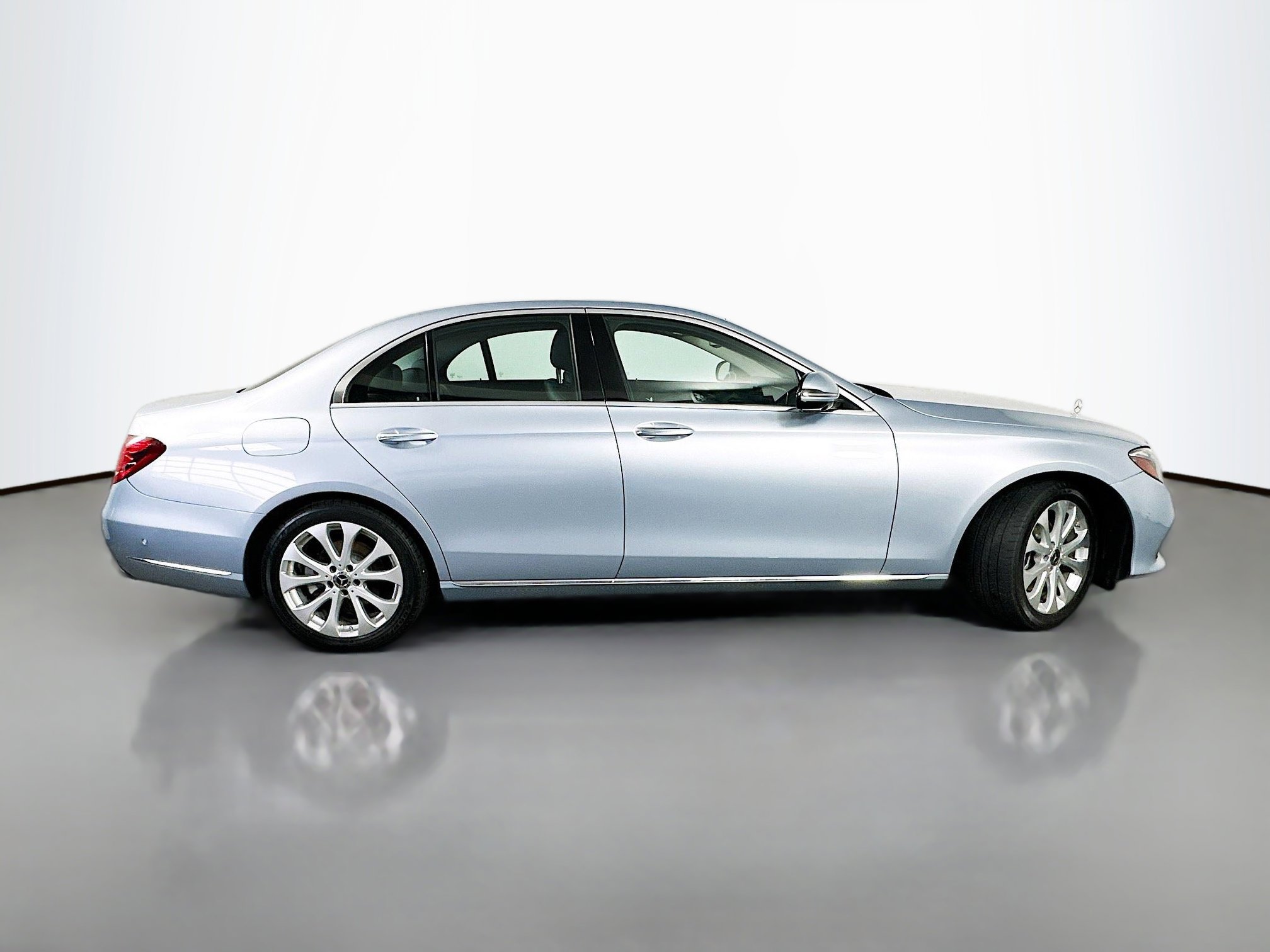 Used 2018 Mercedes-Benz E 300 4MATIC image 8
