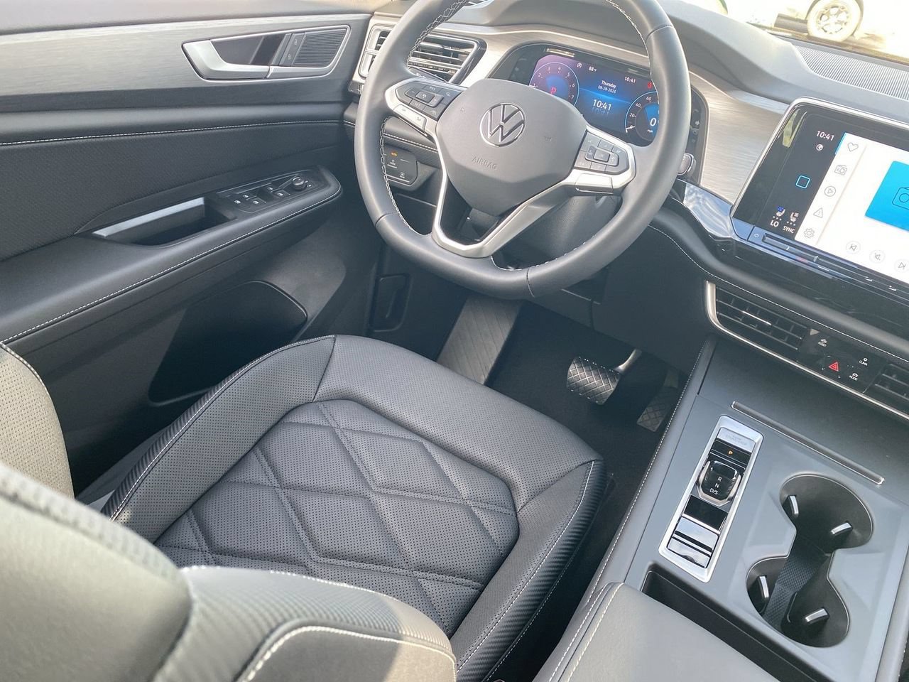 New 2026 Volkswagen Atlas Cross Sport SE FWD image 10
