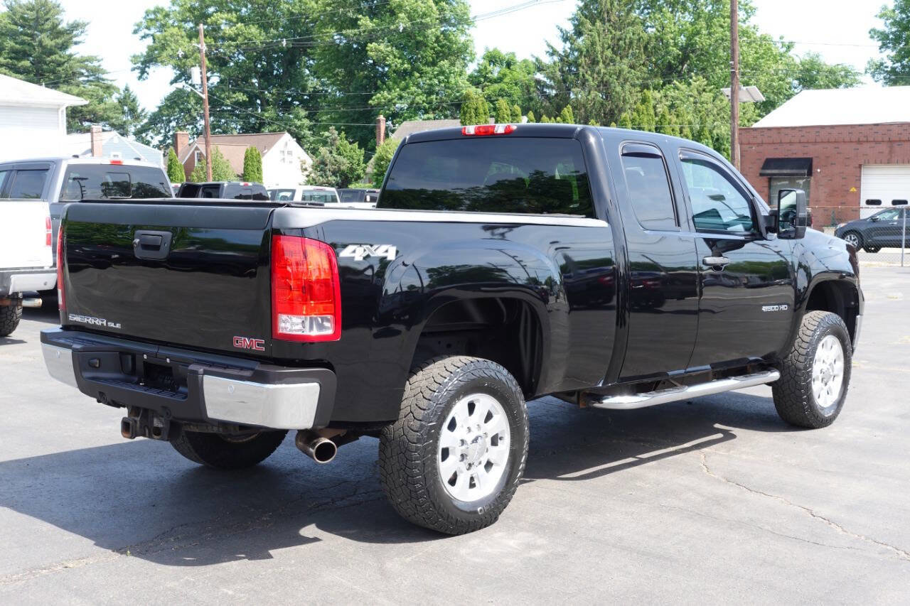 Used 2011 GMC Sierra 2500 SLE w/ SLE Preferred Package AWD/4WD image 4