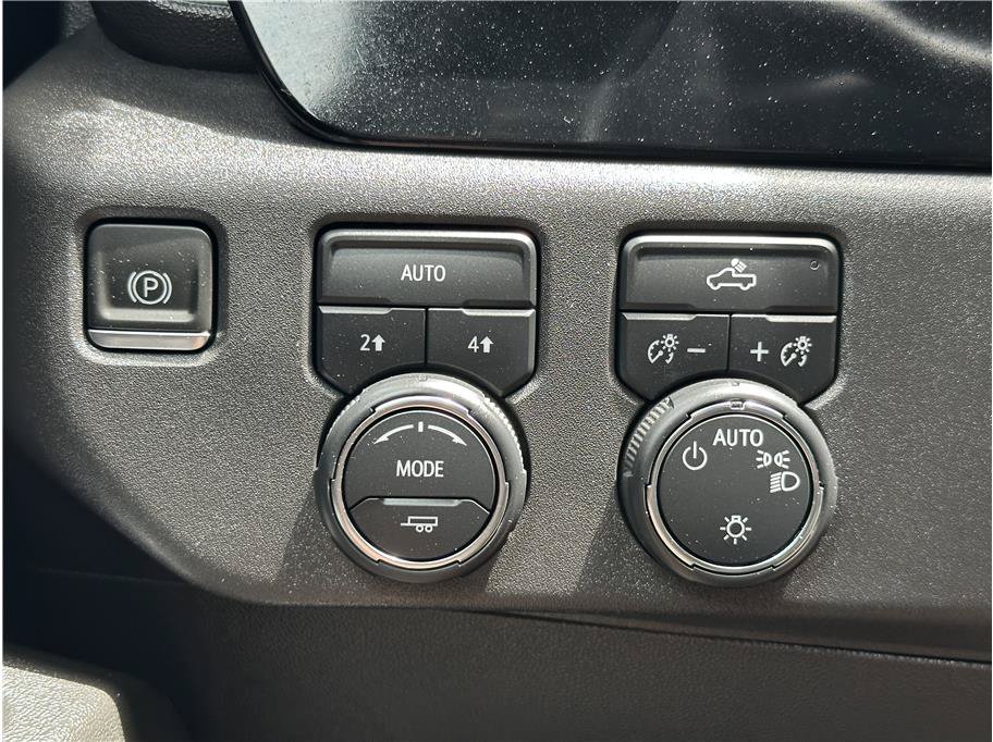Used 2023 Chevrolet Silverado 1500 LT AWD/4WD image 26