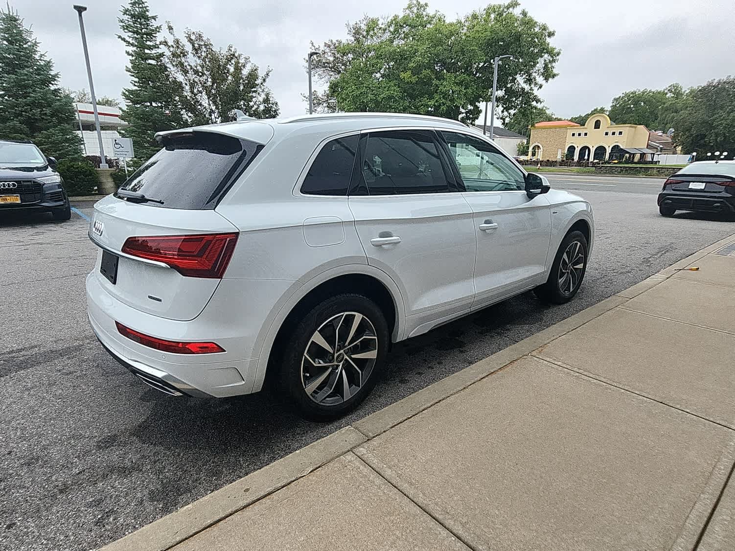 Certified 2024 Audi Q5 2.0T Premium Plus w/ Premium Plus Package AWD/4WD image 23