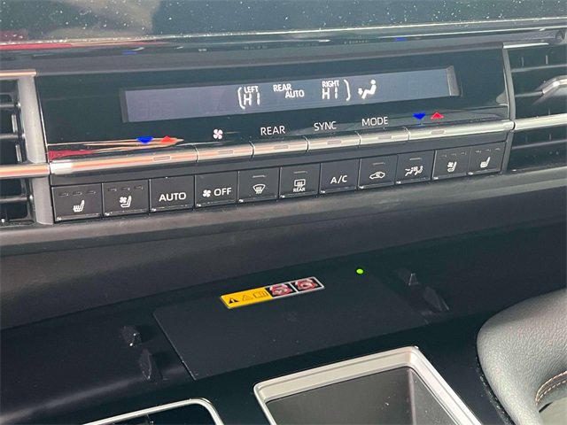 Used 2025 Toyota Sienna Platinum image 34