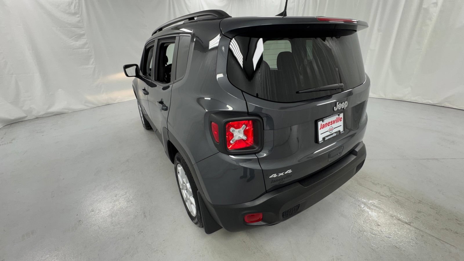 Used 2023 Jeep Renegade Latitude w/ Premium Group AWD/4WD image 5