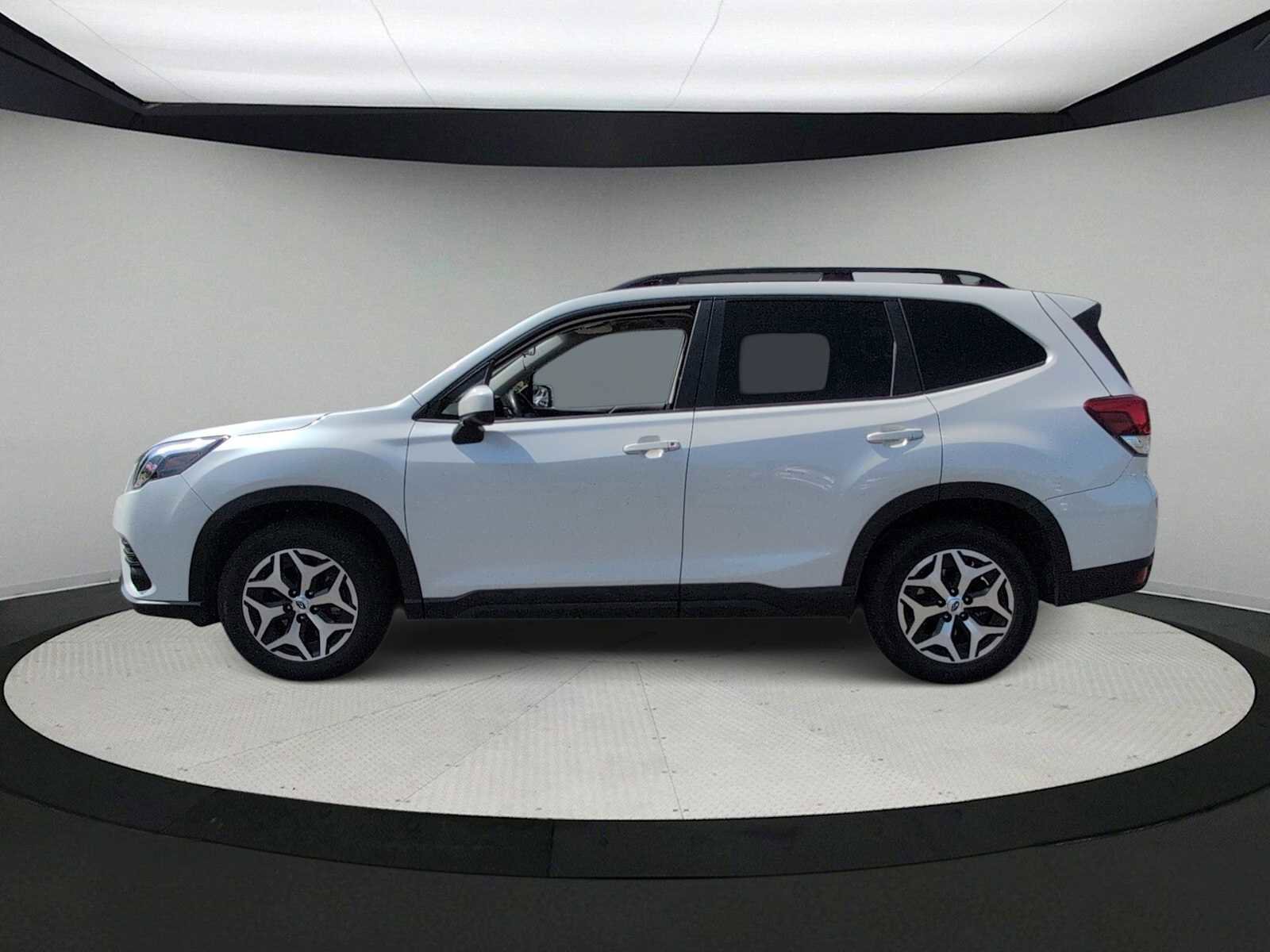 Used 2022 Subaru Forester Premium AWD/4WD image 5