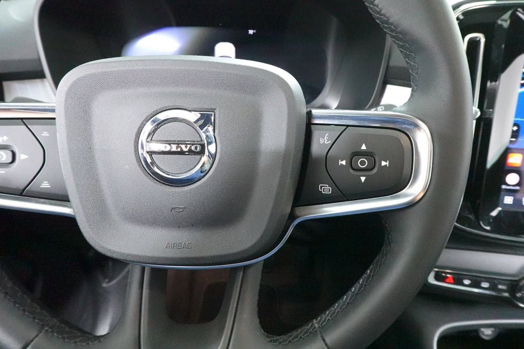 Used 2025 Volvo XC40 B5 Core AWD/4WD image 12