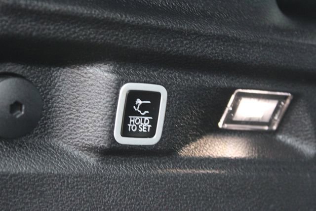 Used 2024 Jeep Grand Cherokee L Laredo image 50