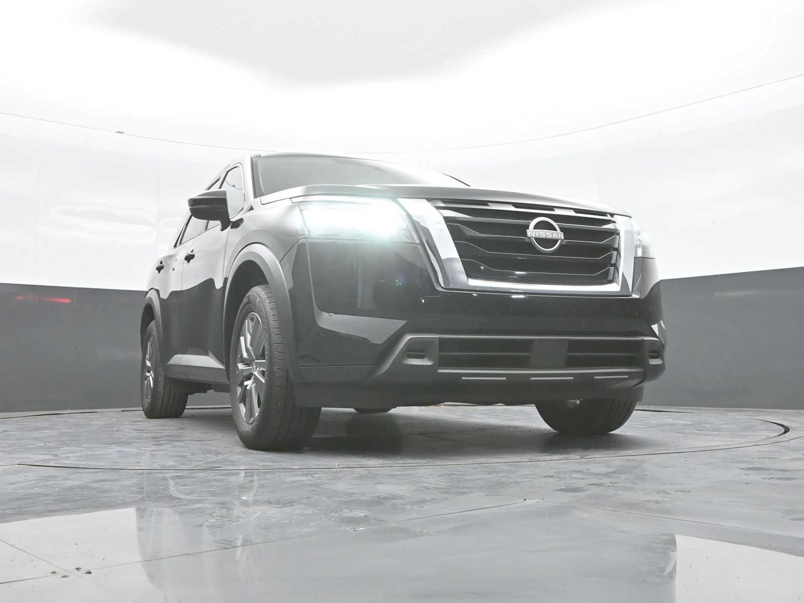 Used 2025 Nissan Pathfinder SV AWD/4WD image 35