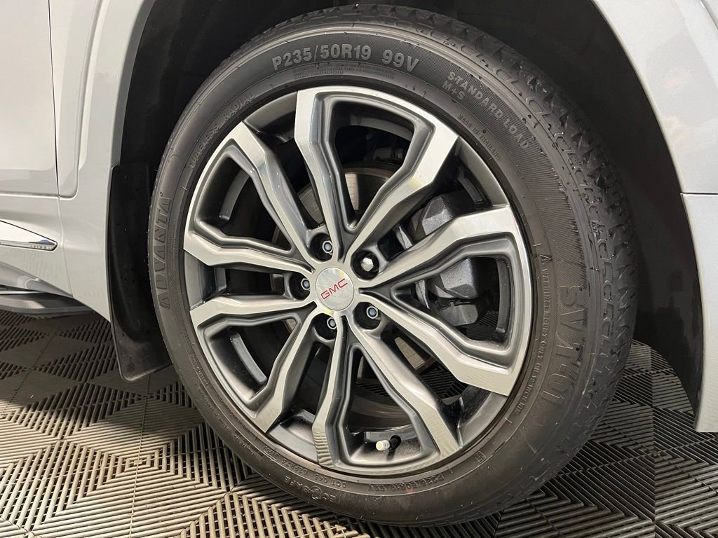 Used 2020 GMC Terrain Denali w/ Denali Premium Package AWD/4WD image 3