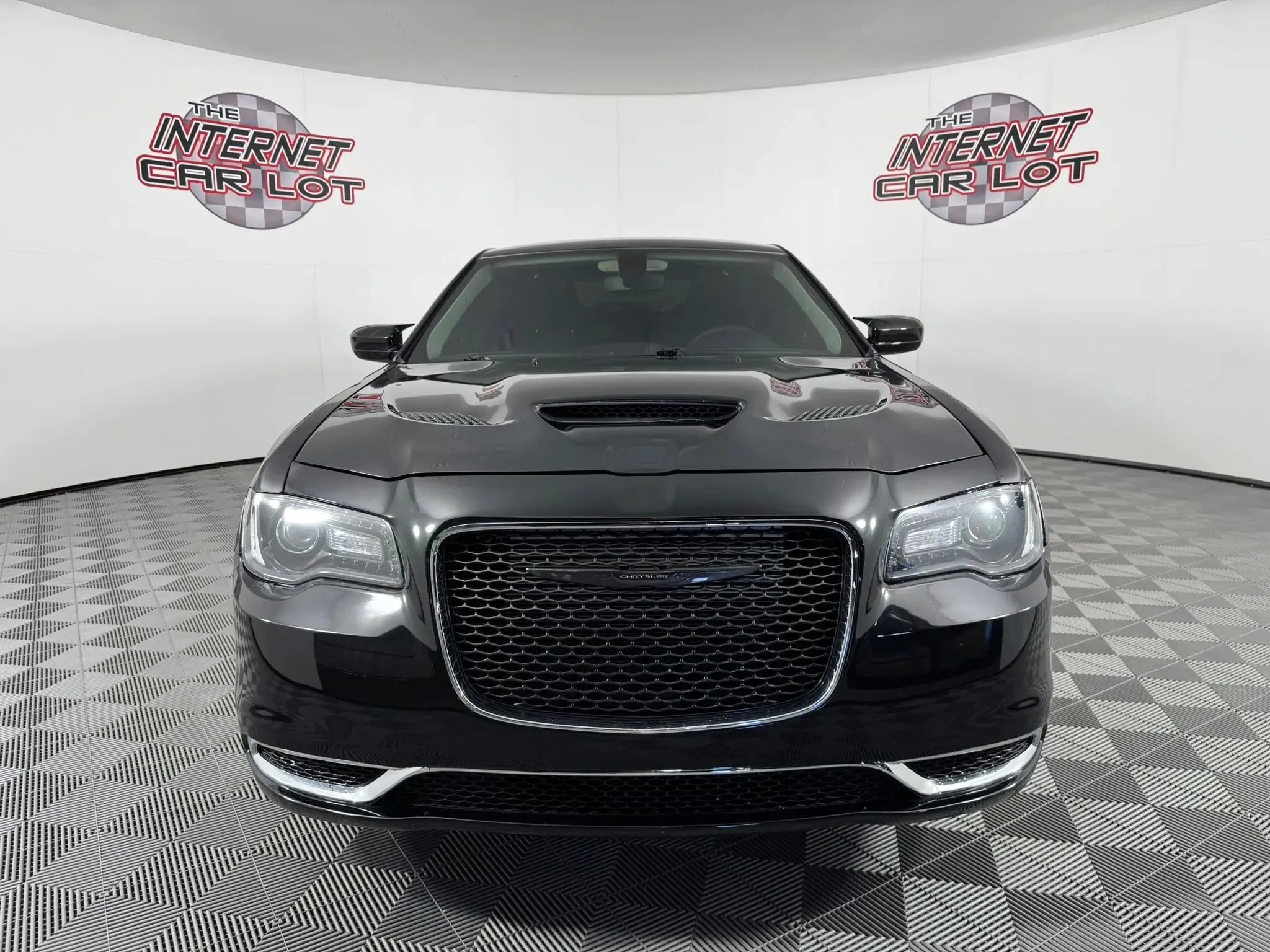 Used 2023 Chrysler 300 Touring w/ Sport Appearance Package RWD image 2